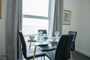 Henry V Apartment With Sea Views
